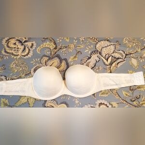 Elegant Lace Underwire Bra - White